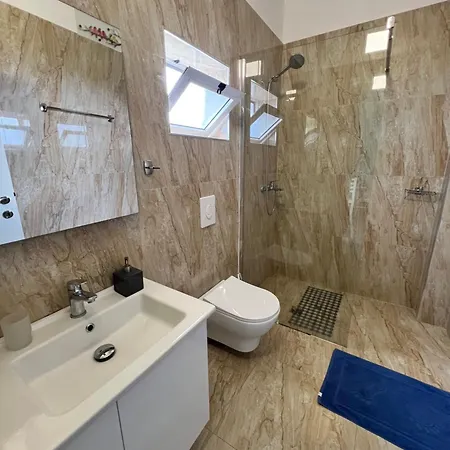 Filip Guest house *